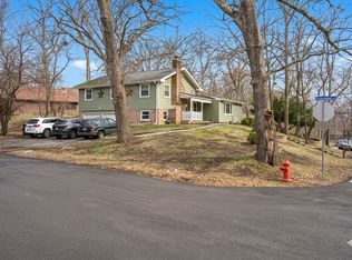 714 Elmwood Dr, Carpentersville, IL 60110
