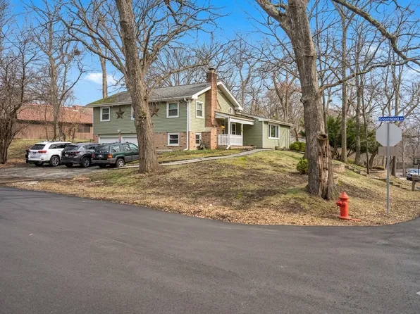 714 Elmwood Dr, Carpentersville, IL 60110