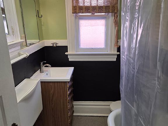 5th image of 1043 S Pennsylvania St