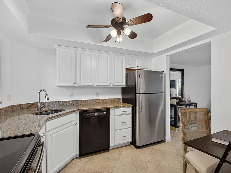 18081 SE Country Club Dr #9-83 — Photo 3
