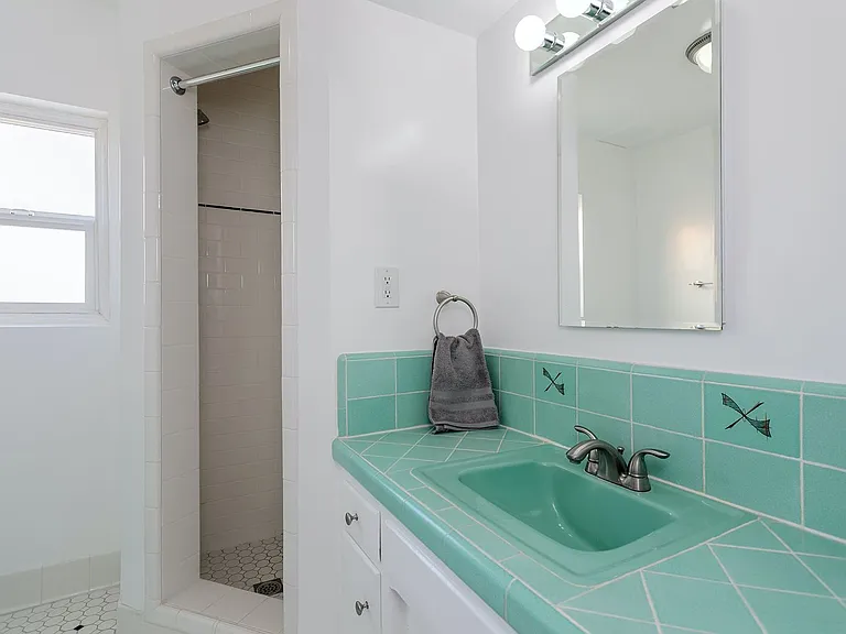 488 E Washington Blvd — Photo 18
