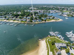 7 Bay Shore Rd, Hyannis, MA 02601