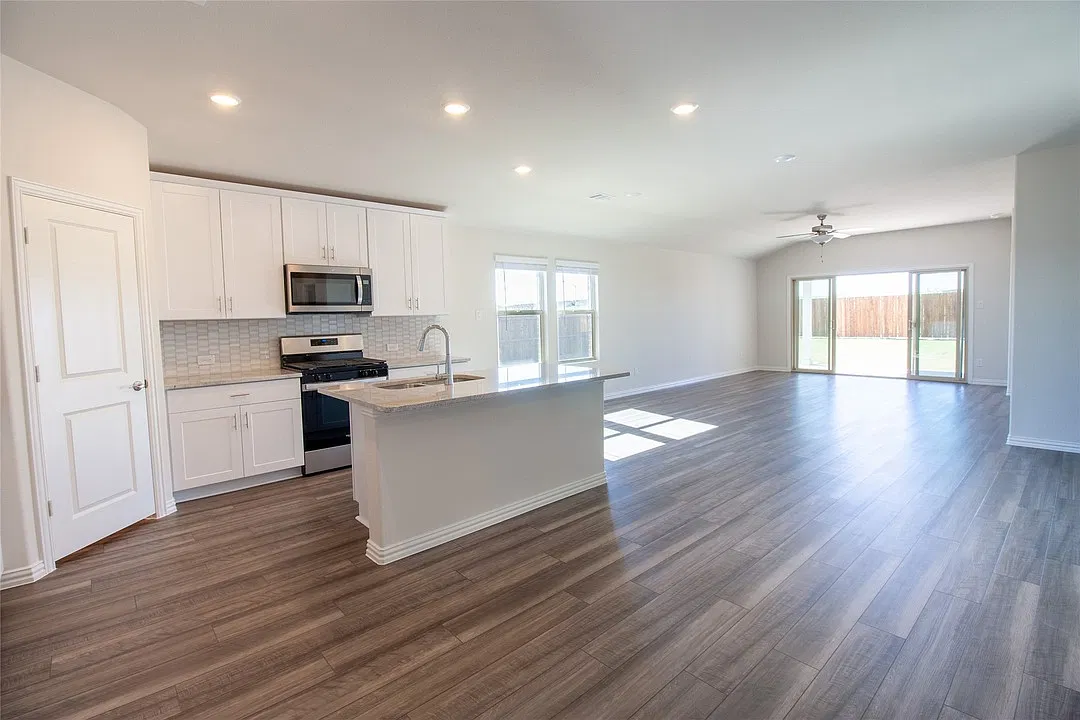 3 bed, 1831 sqft, $2,499 — Photo 4