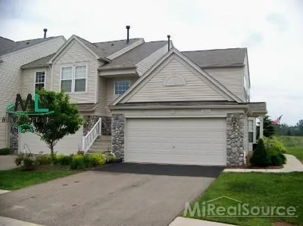 501 Dockside Cir #1, Holly, MI 48442