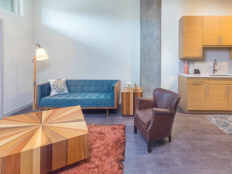 Open, bright and well-wired, our floor plans are outfitted with high-end finishes and fixtures that are nice to the touch and easy on the eyes.