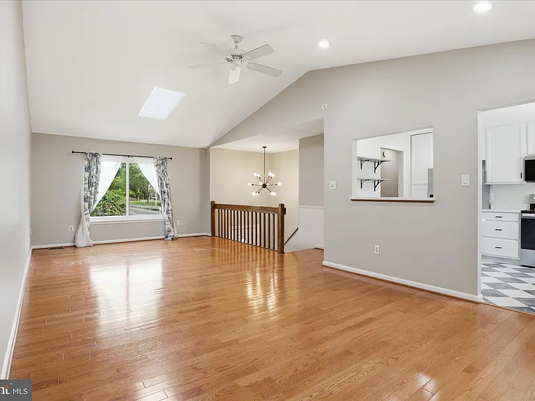 7264 Twilight Ct — Photo 3