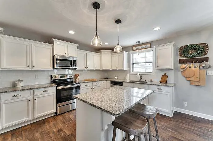 3749 Windhaven Dr — Photo 8