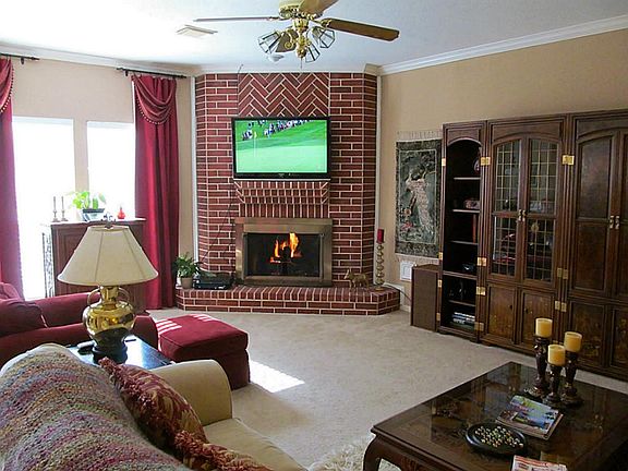 3rd image of 1307 Emily Morgan Cir