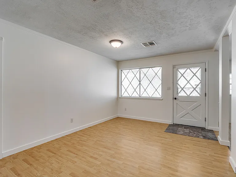 106 N Norman Ave — Photo 22
