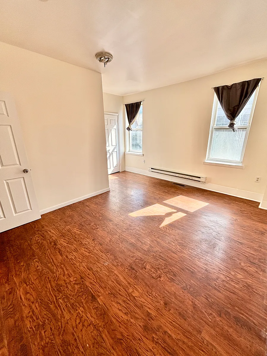 Building Photo - 1025 Mount Vernon St #2