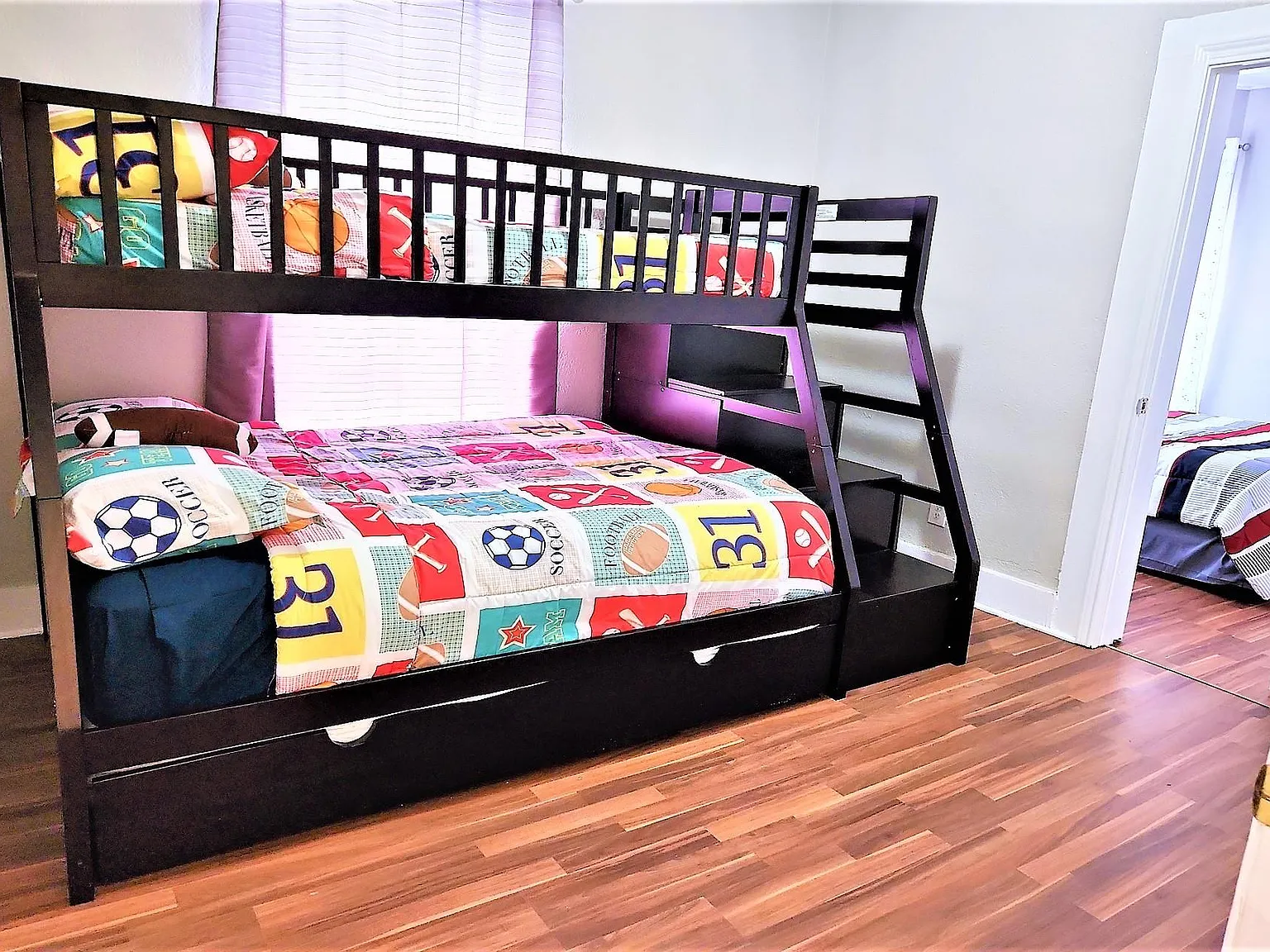 3 bed, 2.0 bath, 2826 sqft, $1,999 — Photo 4