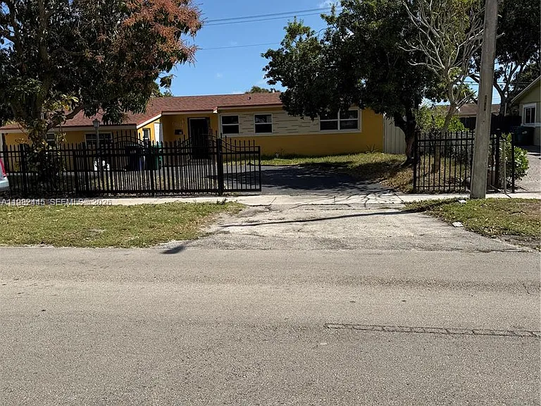 18811 NW 24th Ave — Photo 3