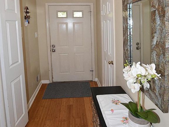 2nd image of 7515 Amesbury Ct
