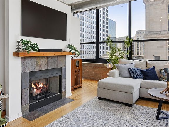 4th image of 130 S Canal St APT 619