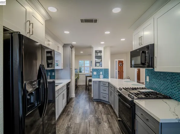 230 Laurelwood Cir, Manteca, CA 95336