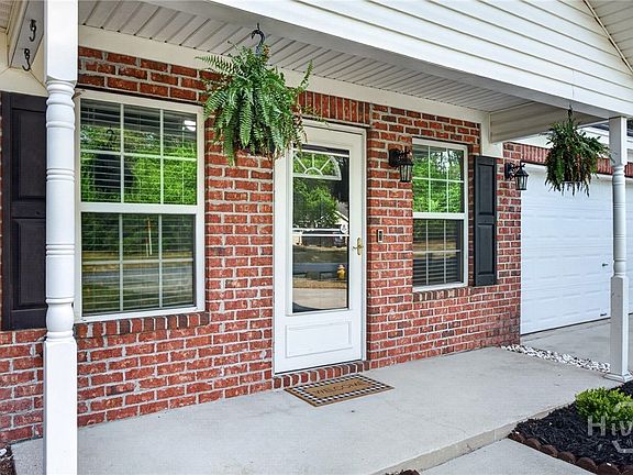 3rd image of 410 Shadowbrook Circle