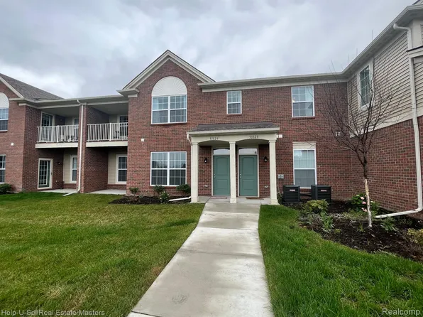 51828 E Pointe Ln, Chesterfield, MI 48051