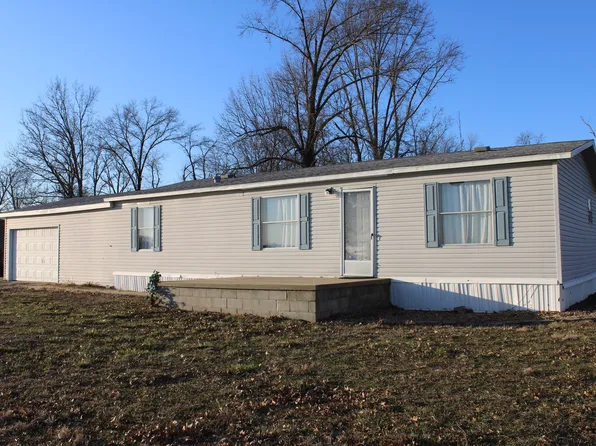 406 W Kirkwood St, Odin, IL 62870