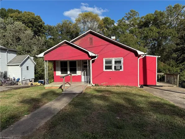 325 N Mineral Springs Dr, Jonesville, NC 28642