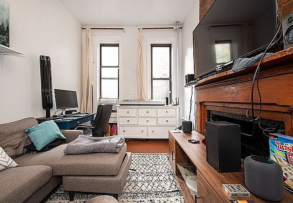 5th image of 344 E 9th St #22