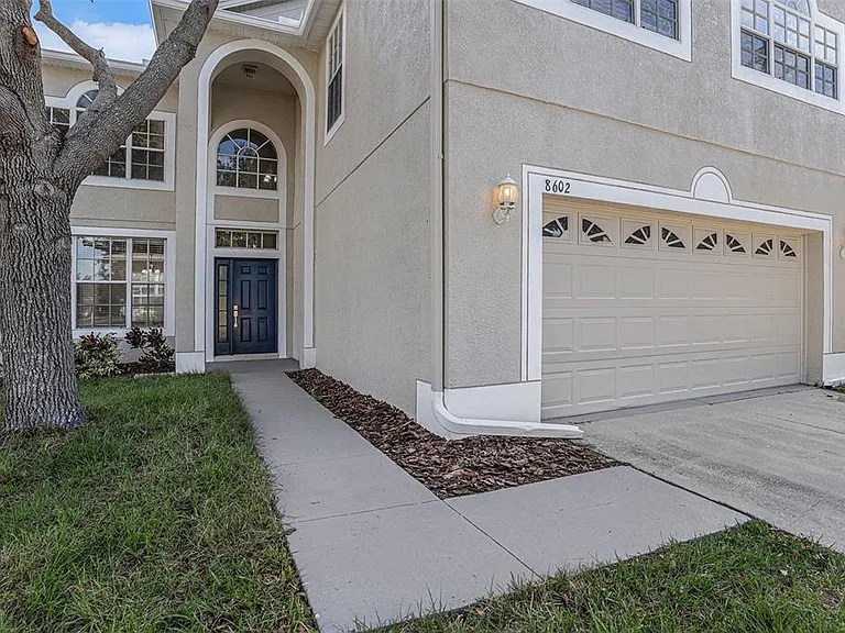 8602 Sandy Plains Dr — Photo 4