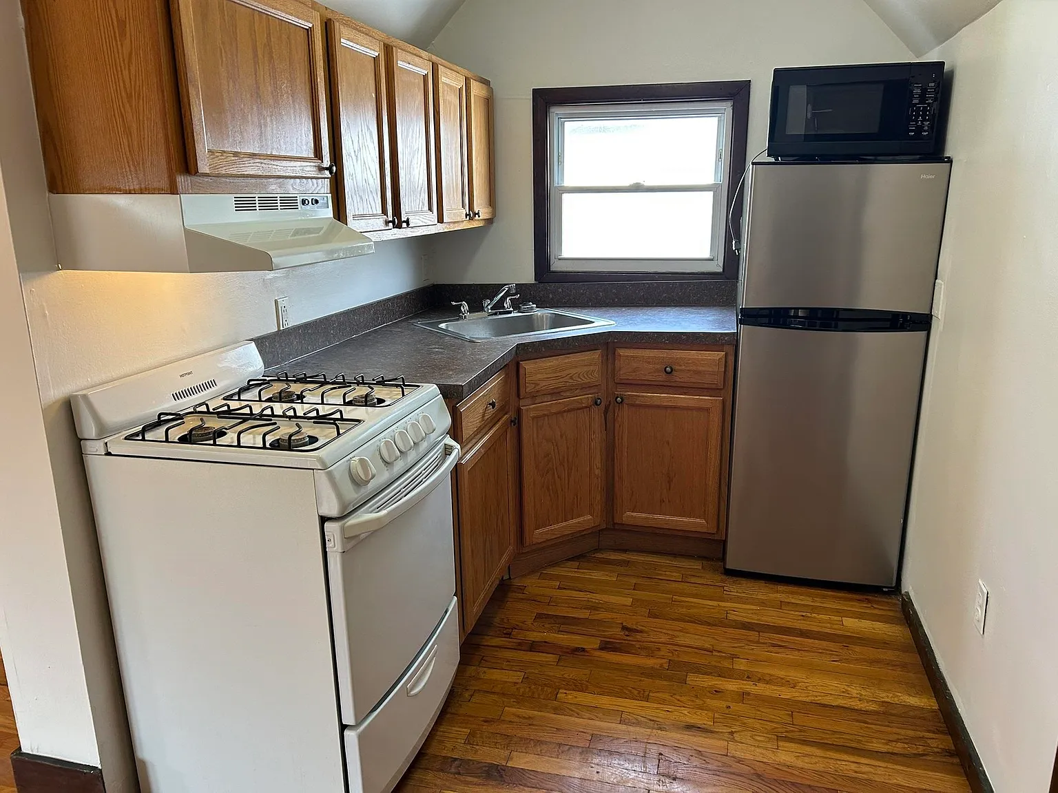 1 bed, 1.0 bath, $1,975 — Photo 2
