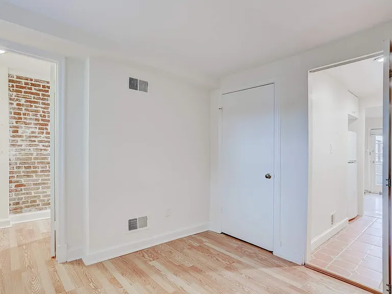 615 10th St NE #B — Photo 6