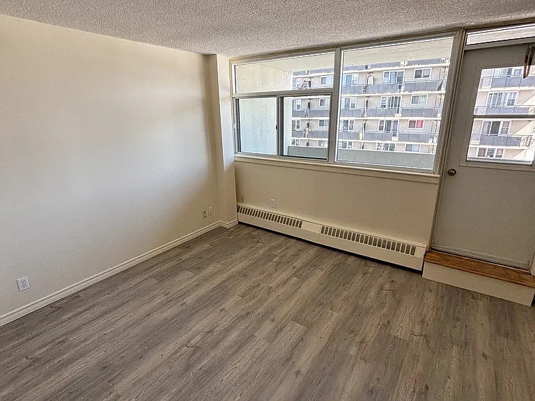 70 McEwen Ave #404 — Photo 6