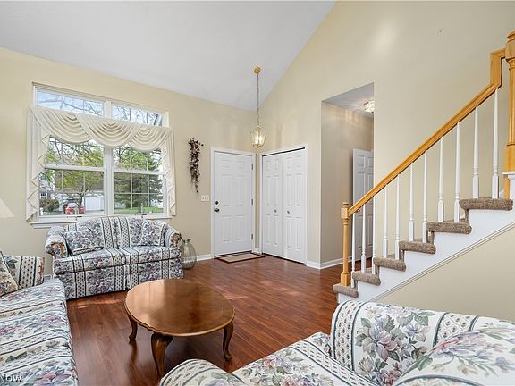 5th image of 27070 Glenside Ln