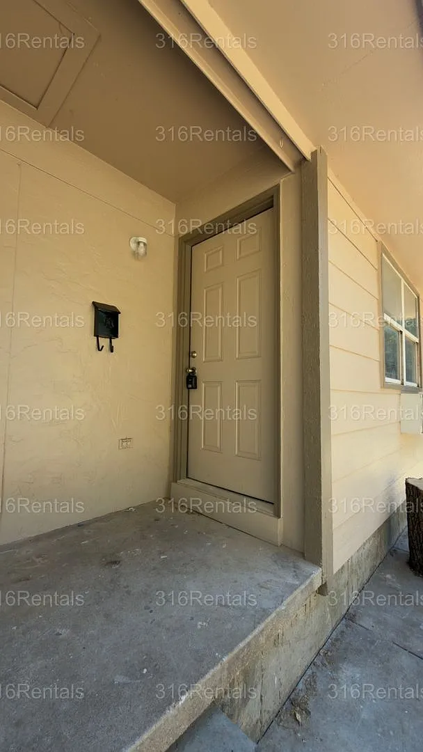 1110 School — Photo 1