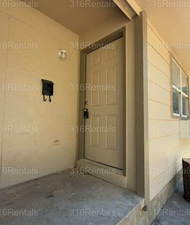 1st image of 1110 N School St #1/2