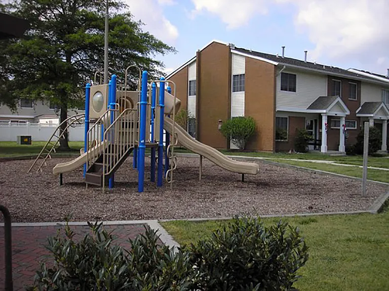 Wadsworth Shores — Photo 15