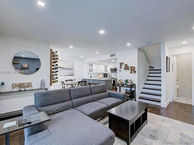 6840 SW 45th Ln #6 — Photo 3