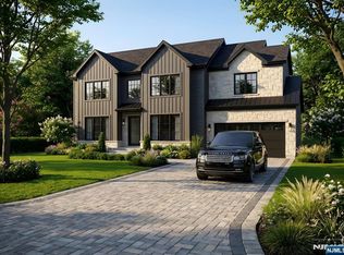 33 Beekman Pl, Glen Rock, NJ 07452