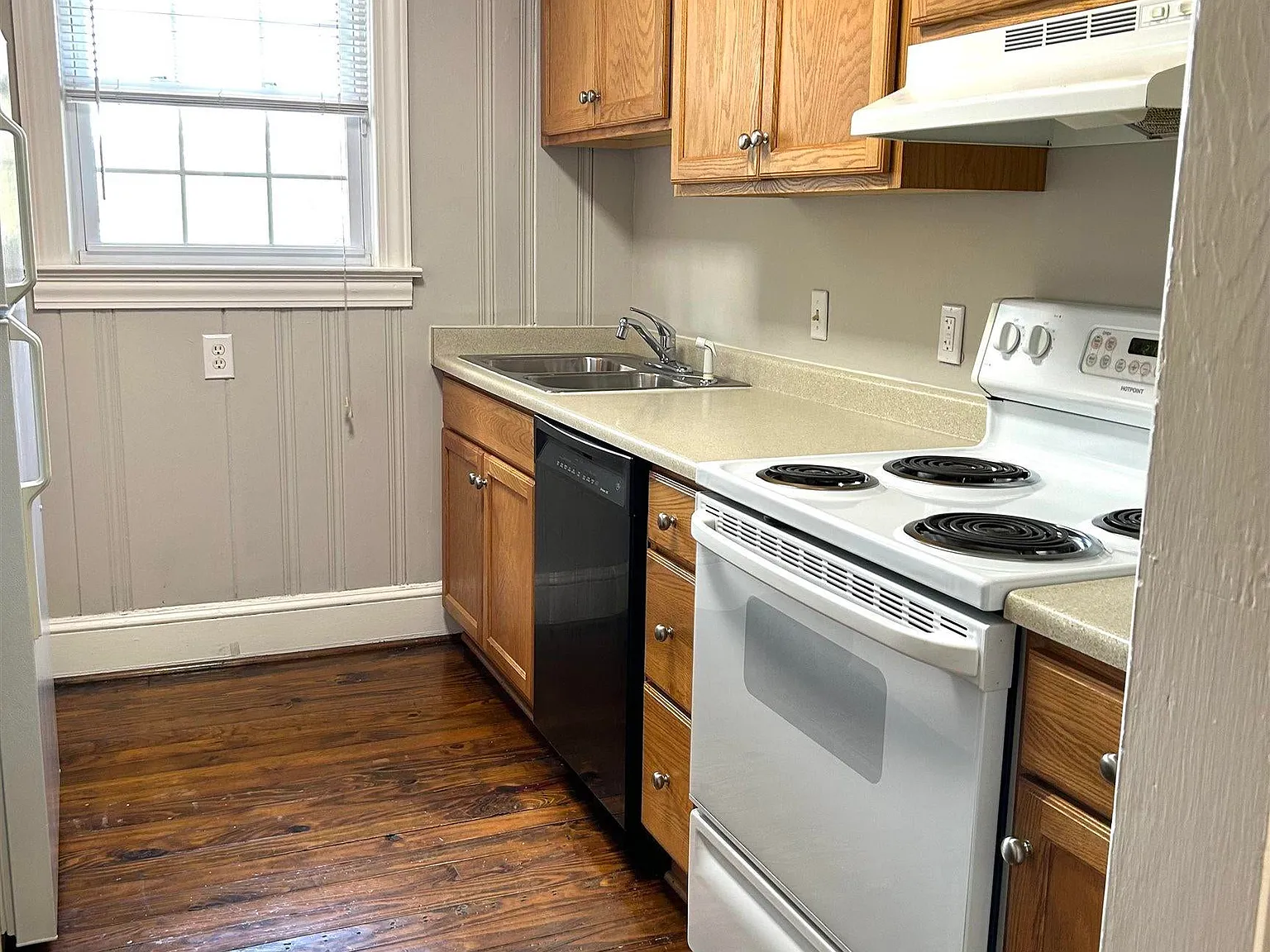 2 bed, $1,300 — Photo 3