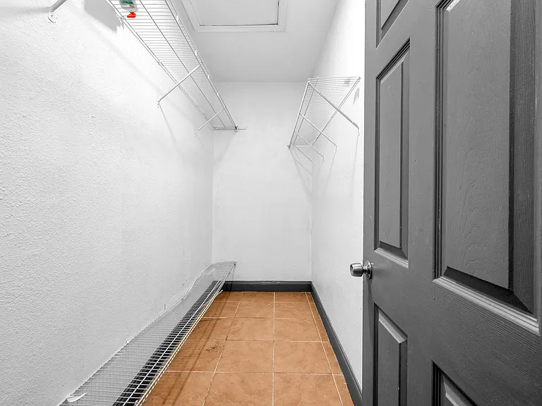 124 SW 10th Ave — Photo 13