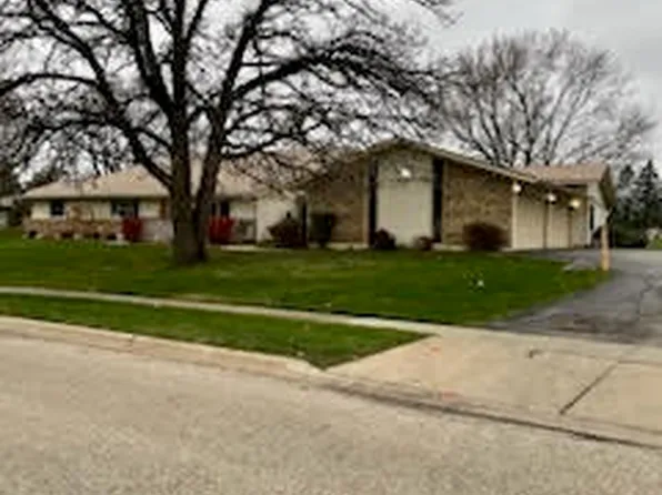 4908 W Oakwood Dr, McHenry, IL 60050