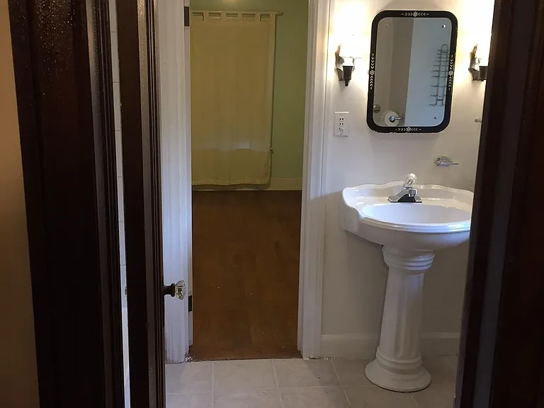 570 Fairfield St — Photo 1