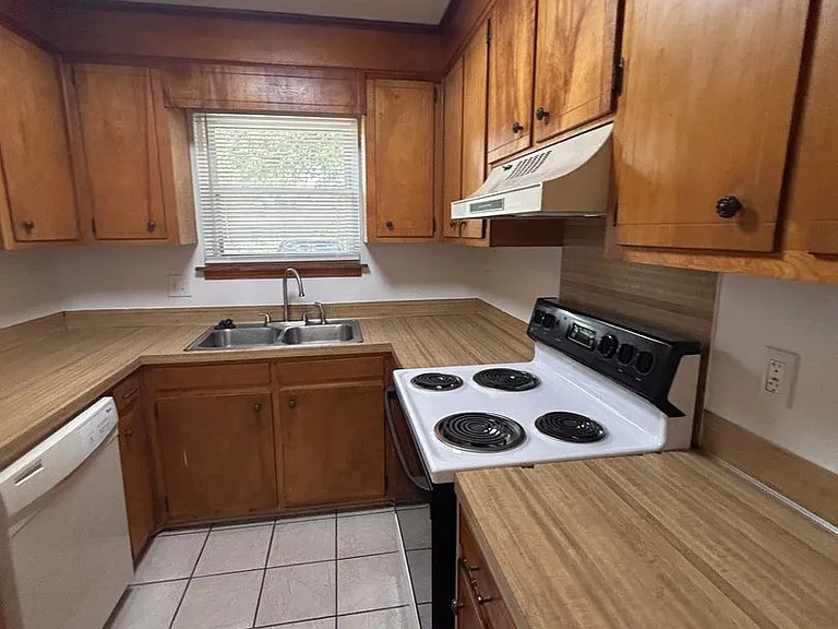 214 Miami St #A — Photo 9
