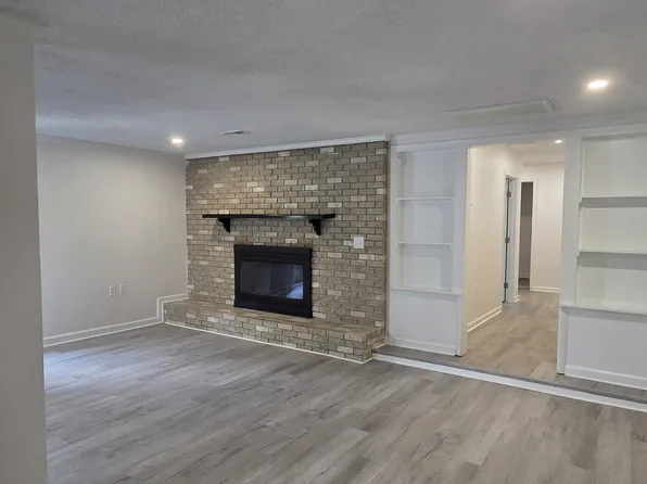 100 Southburn Dr, Hendersonville, TN 37075