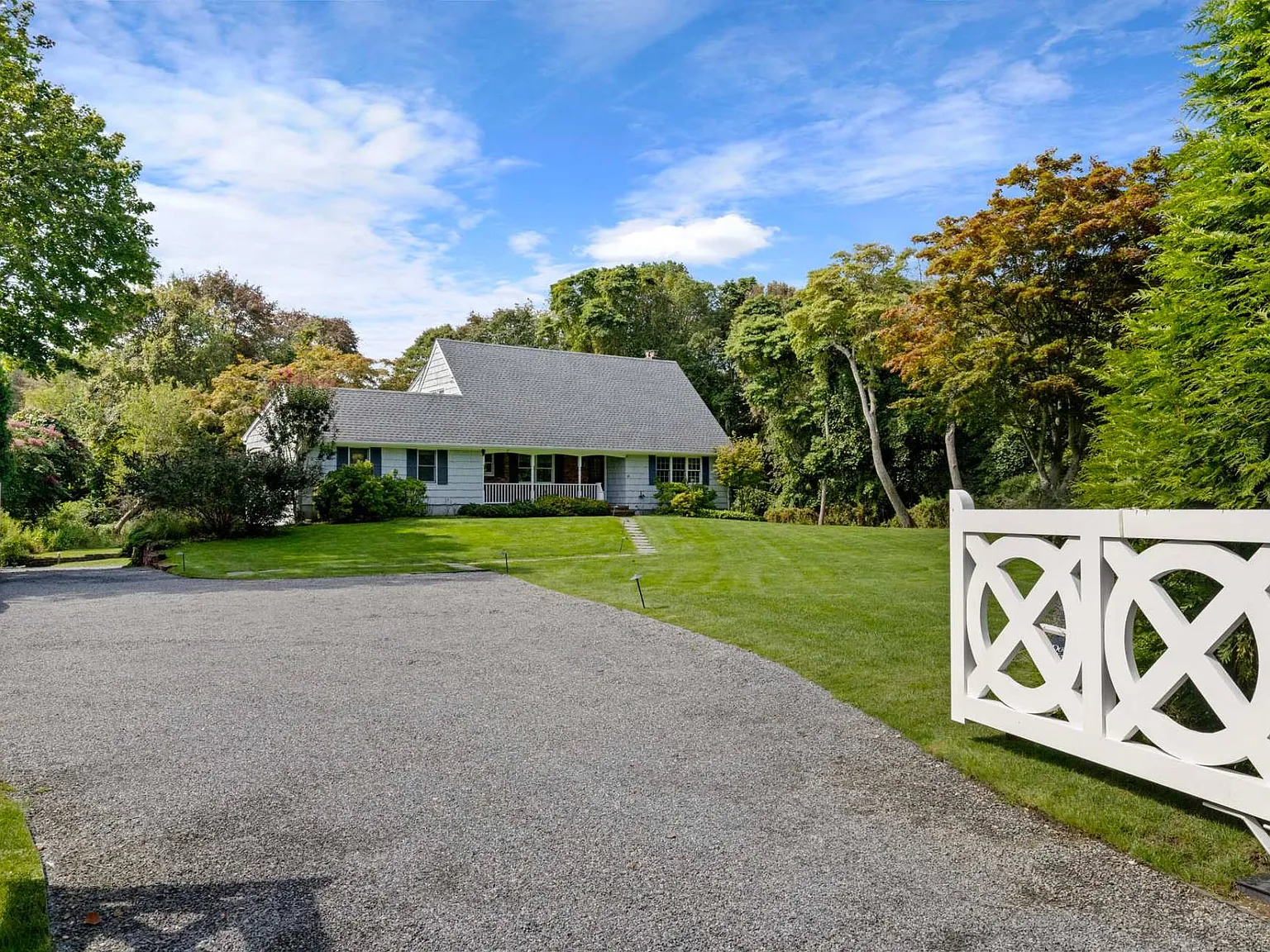 Hamptons Summer Retreat Minutes From Shinnecock Hills — Photo 1