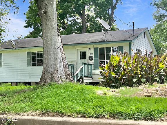 2nd image of 448 College St