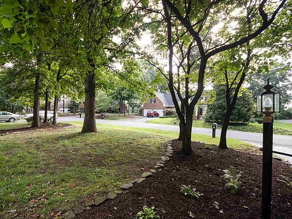 4th image of 1285 Cumberland Dr