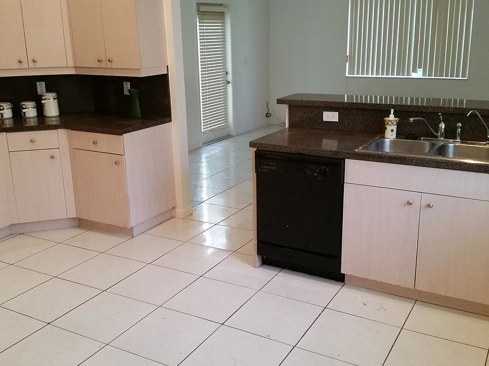 2nd image of 11581 SW 10th St