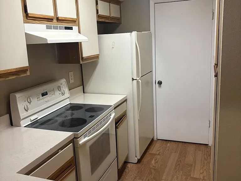 238 Afton Sq #207 — Photo 4