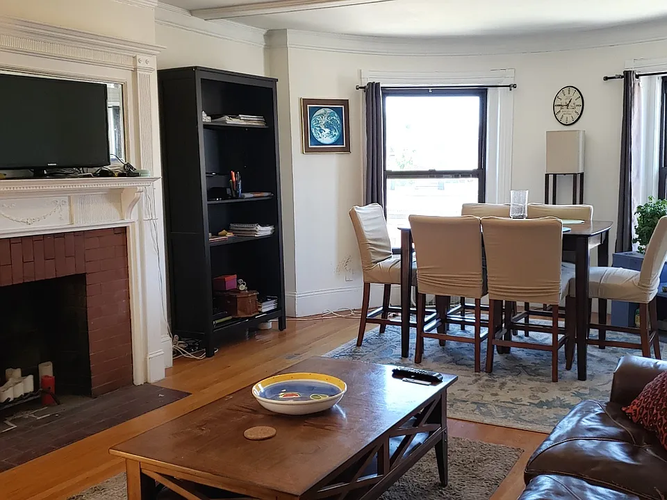 924 Beacon St #8