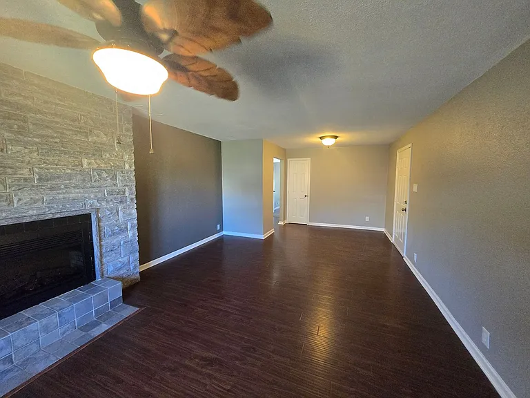 1049 Summerplace Ln — Photo 57