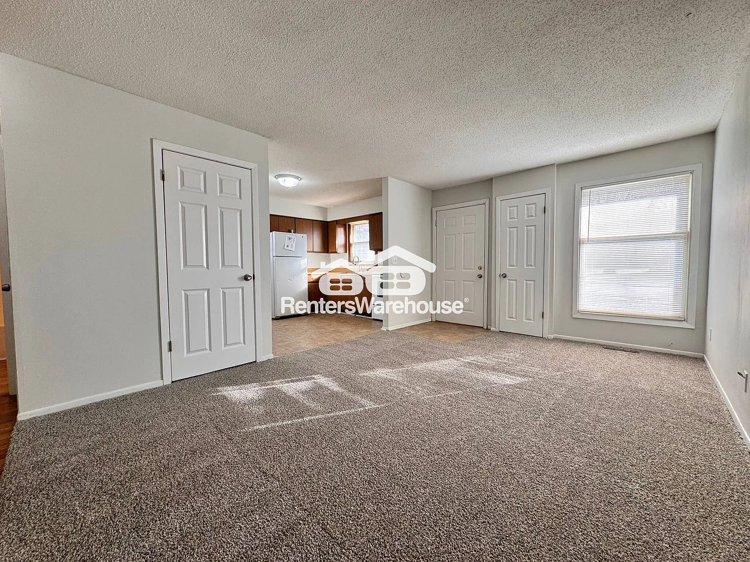 Move in Special! Nice 2 Bed 1 Bath Duplex! — Photo 3