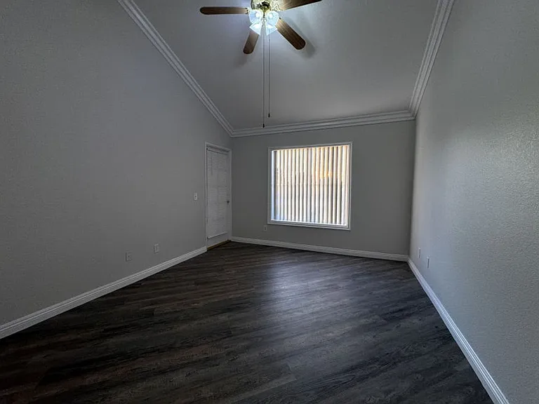 Alcantara Home Apts — Photo 33