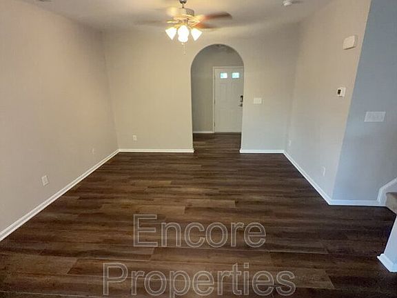 3rd image of 821 Woodside Park Ln
